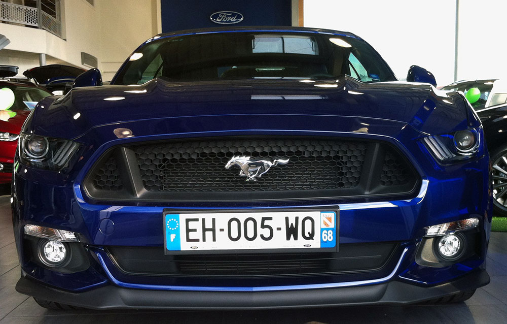 Une belle calandre arborant fièrement un MUSTANG